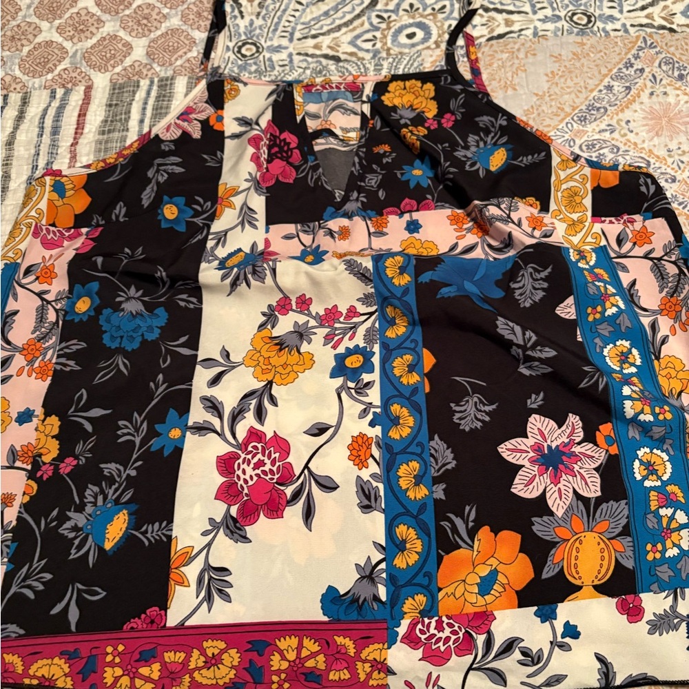 Multicolored tank with cute keyhole